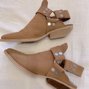 Dolce Vita tan suede mules ✨ Sz 7